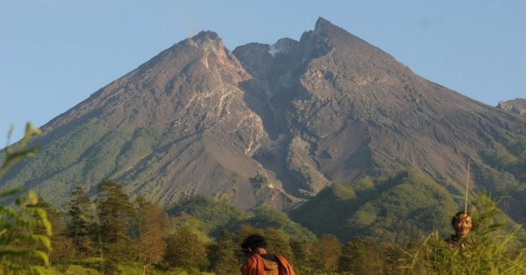 Guguran Lava Pijar Gunung Merapi Meluncur ke Arah Kali Gendol