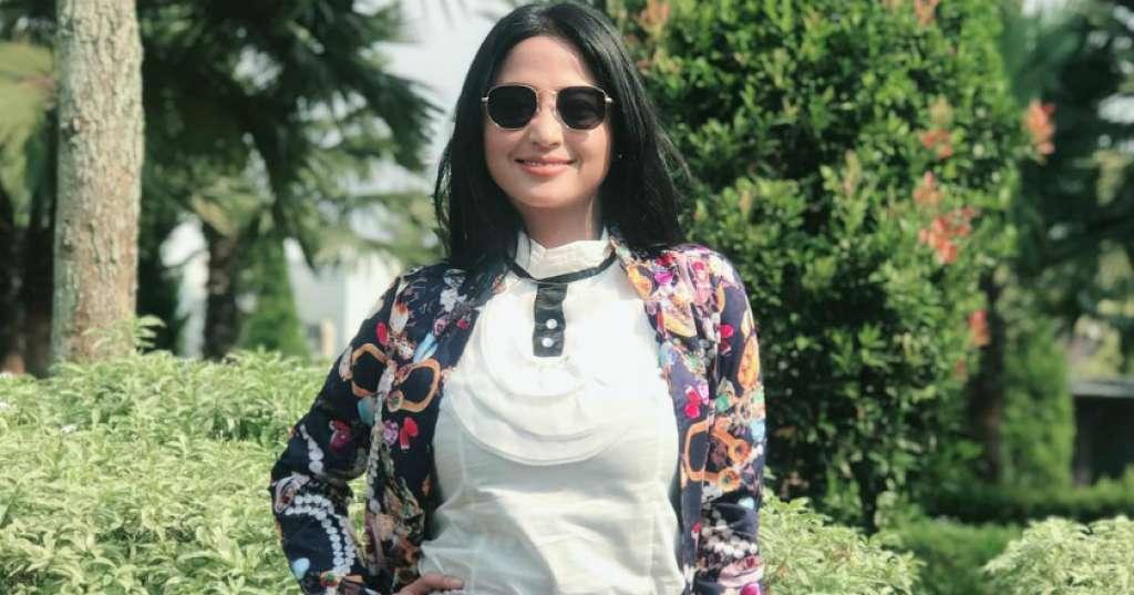 Suami Dikabarkan Suka dengan Meldi, Dewi Perssik Geram