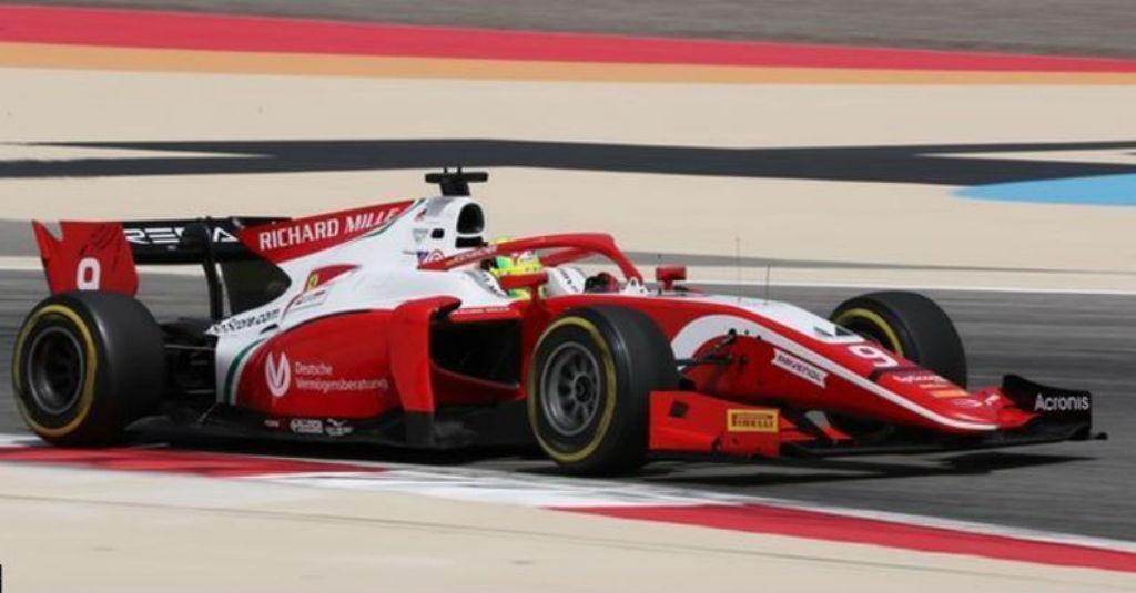 Schumacher Geber Mobil Ferrari di Sirkuit Bahrain
