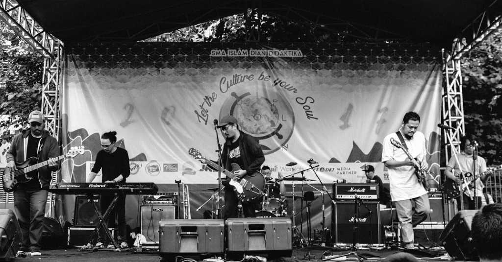 Apa Jadinya Jika Sore Ditantang Membuat Lirik Lagu 'Hoax'?