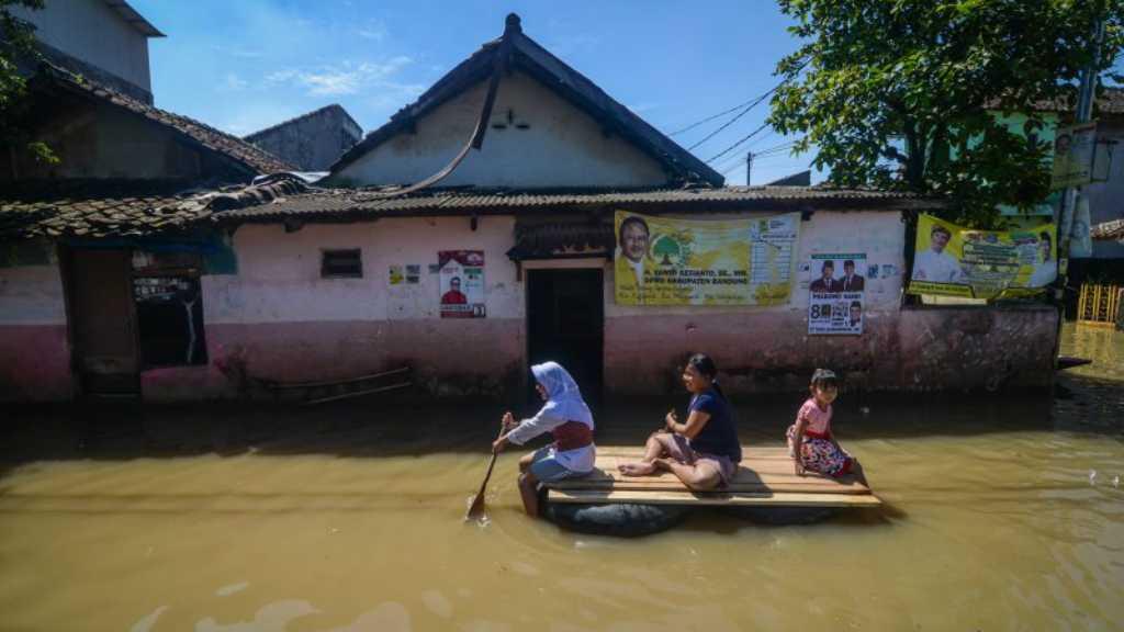 Banjir Landa 3 Kabupaten di Bandung, Ratusan Warga Mengungsi