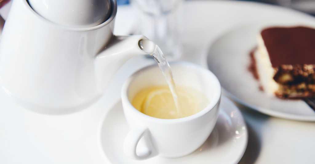 Tak Hanya Sehat, Minum Air Lemon Hangat Setiap Pagi Menyenangkan Hati