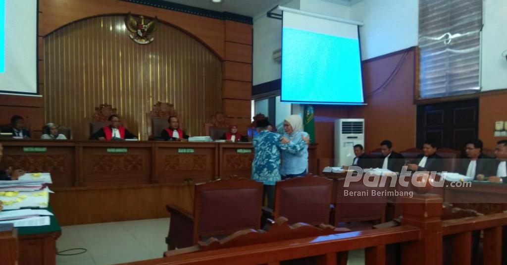 Momen Ratna Sarumpaet Salami Amien Rais dan Sampaikan Permintaan Maaf