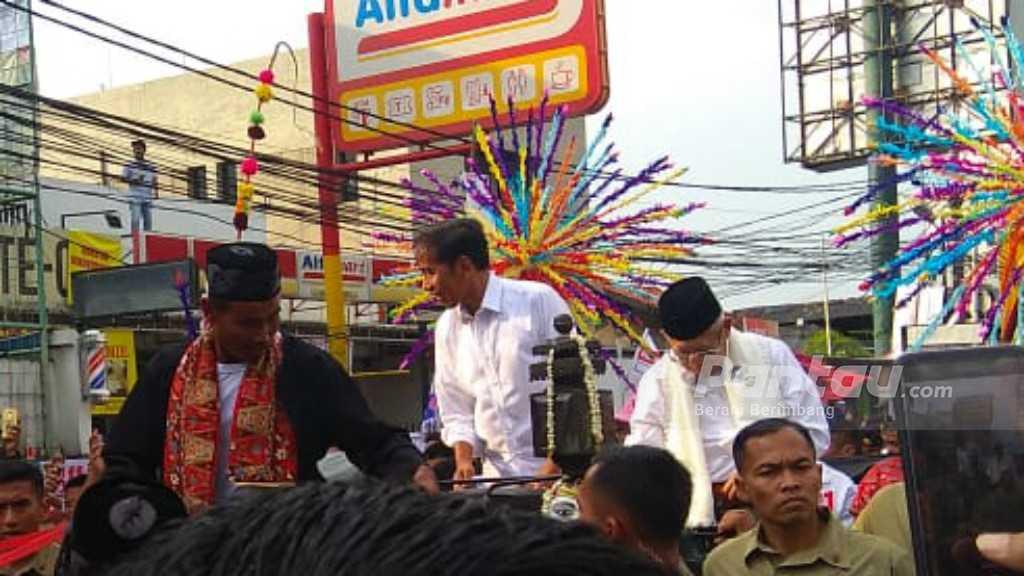 Pantau Foto: Jokowi-Ma'ruf Berkereta Kuda saat Karnaval Indonesia Satu