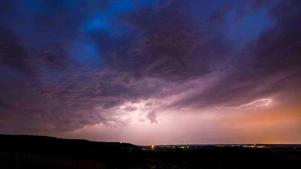 Kilatan Besar dengan Ledakan Terjadi di Rusia, Begini Penampakannya