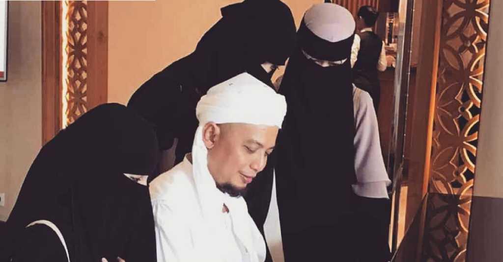Hadiah Istimewa Istri ke-3 Arifin Ilham Jelang Suami Kemoterapi