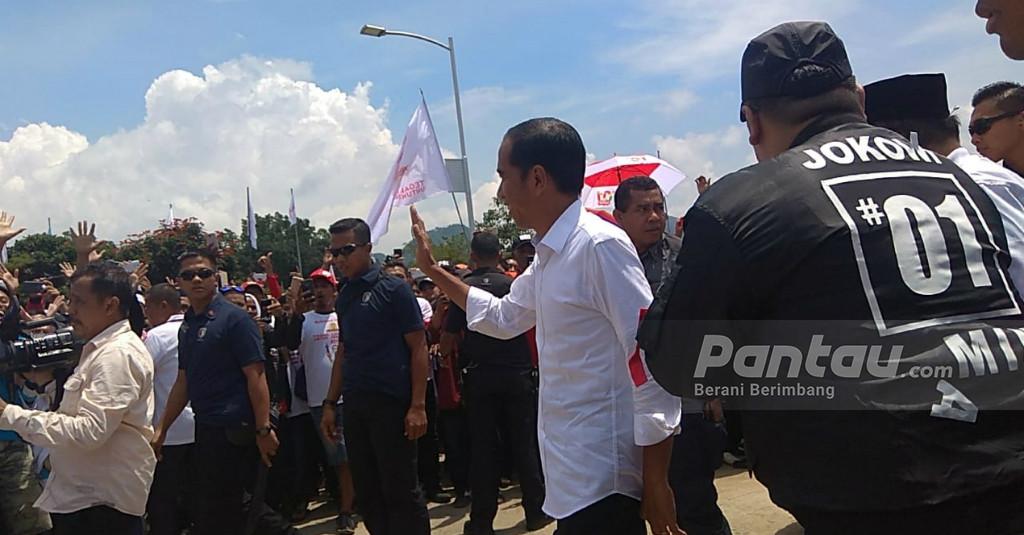 Saat Jokowi Berbahasa Sunda Sapa Pendukungnya di Bandung