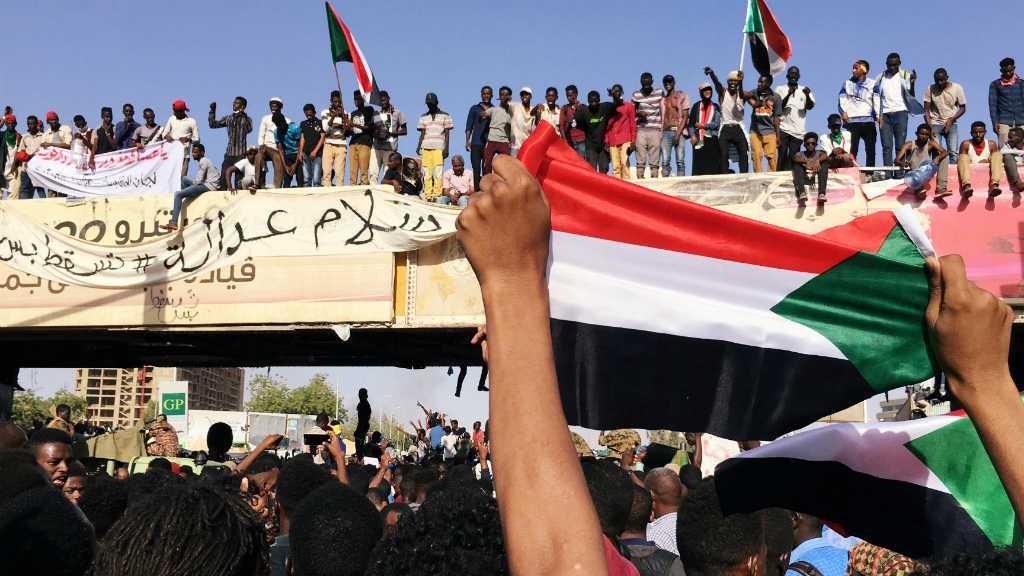 Ribuan Orang Unjuk Rasa Tuntut Pengunduran Diri Presiden Sudan Bashir