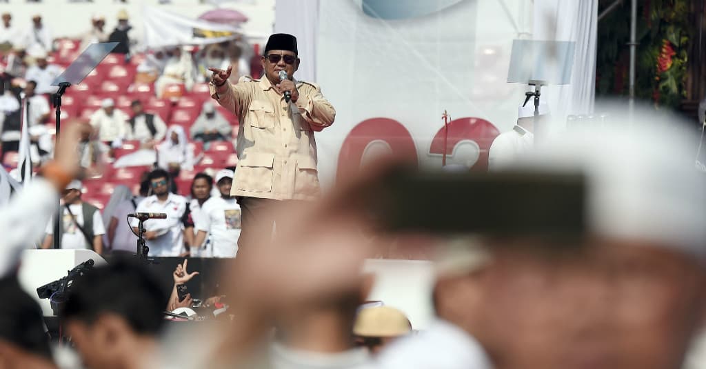 Prabowo Subianto Dibuat Menyeka Air Mata saat Bertemu Abdul Somad