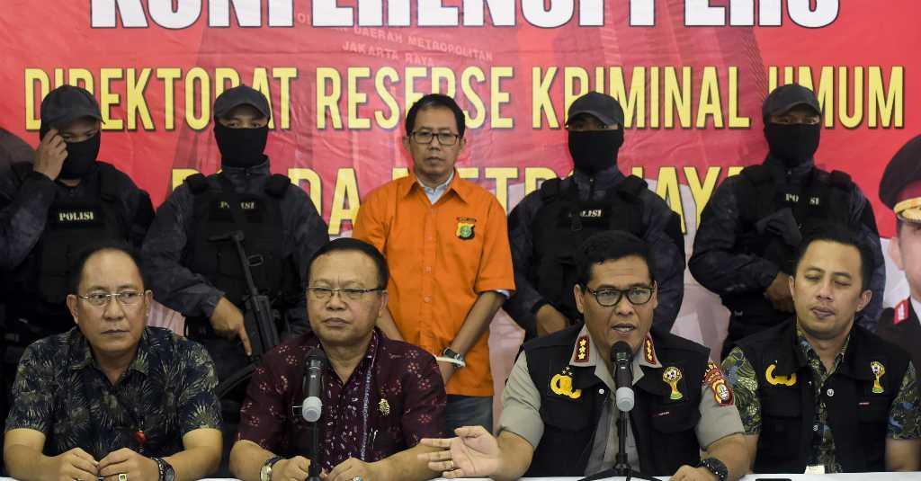 Tangan Terikat dan Berbaju Tahanan, Joko Driyono Digiring ke Kejaksaan