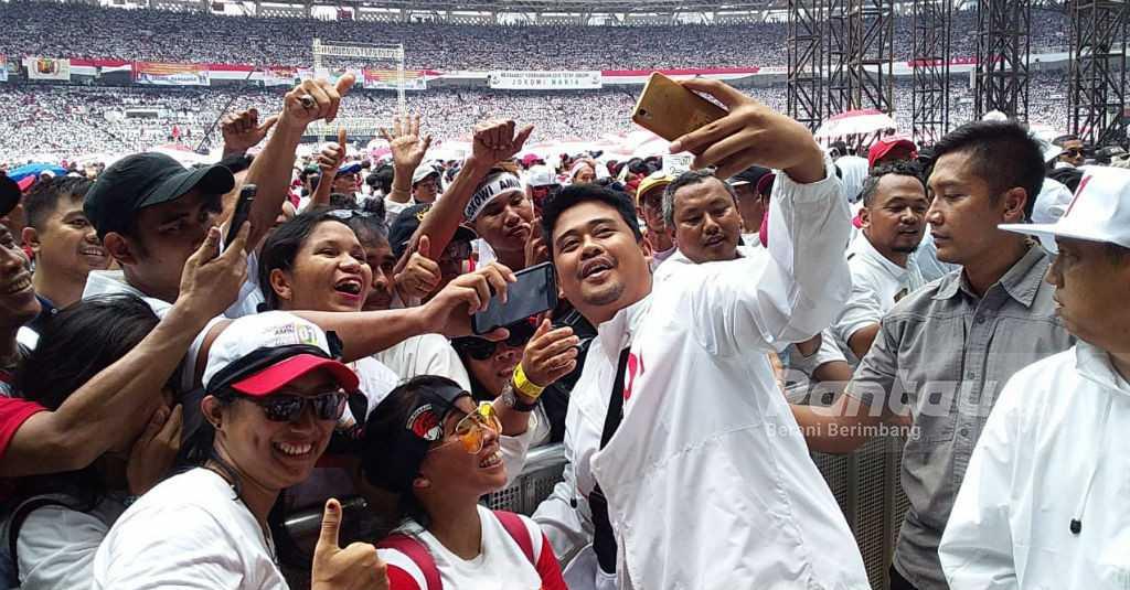 Mantu Jokowi Menyapa Pendukung Jokowi-Amin di Konser Putih Bersatu