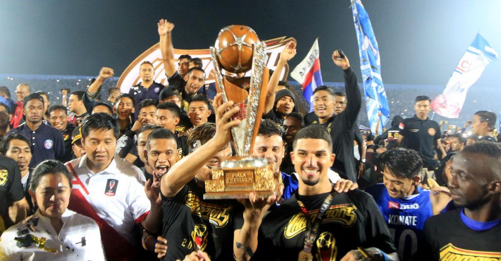 Arema FC, Bungkam Kritik dengan Trofi