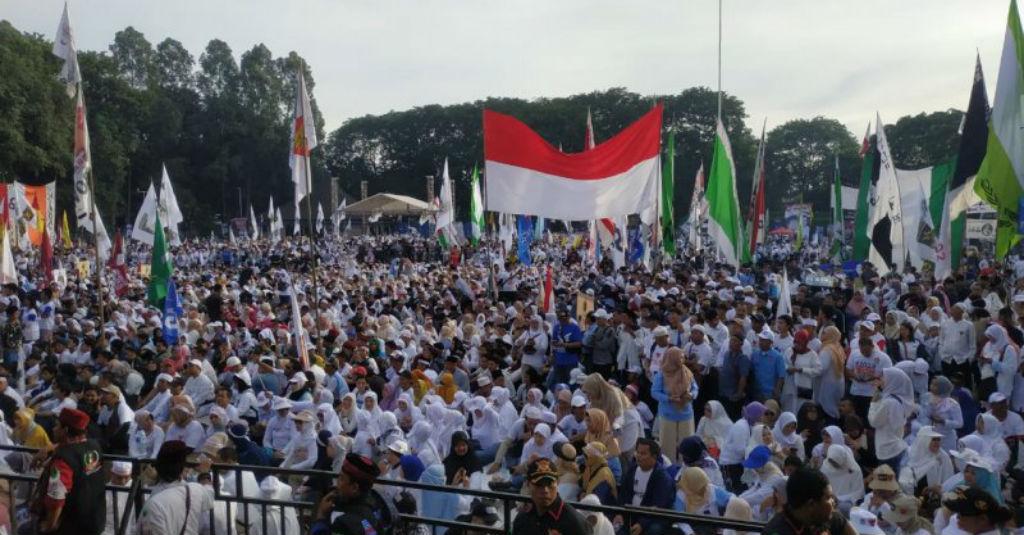 Pendukung Prabowo-Sandi Padati Alun-alun Tangerang