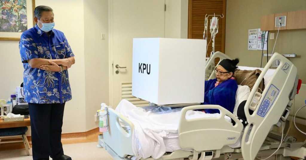 Intip Foto-foto SBY dan Ani Yudhoyono saat Mencoblos di Singapura