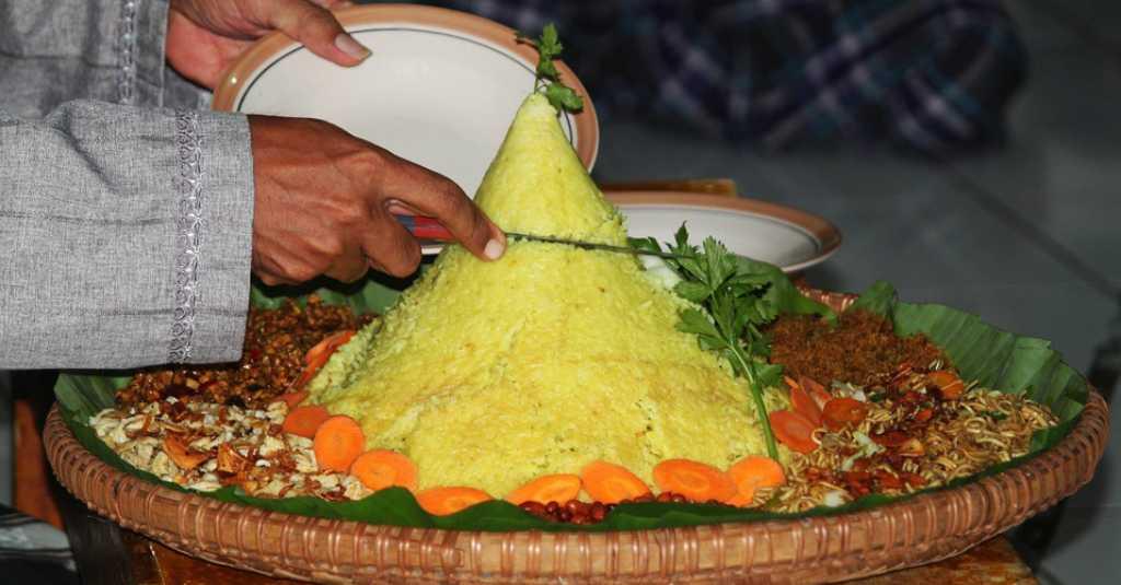 Ini Cara Menikmati Nasi Tumpeng yang Benar, Ada Filosofinya