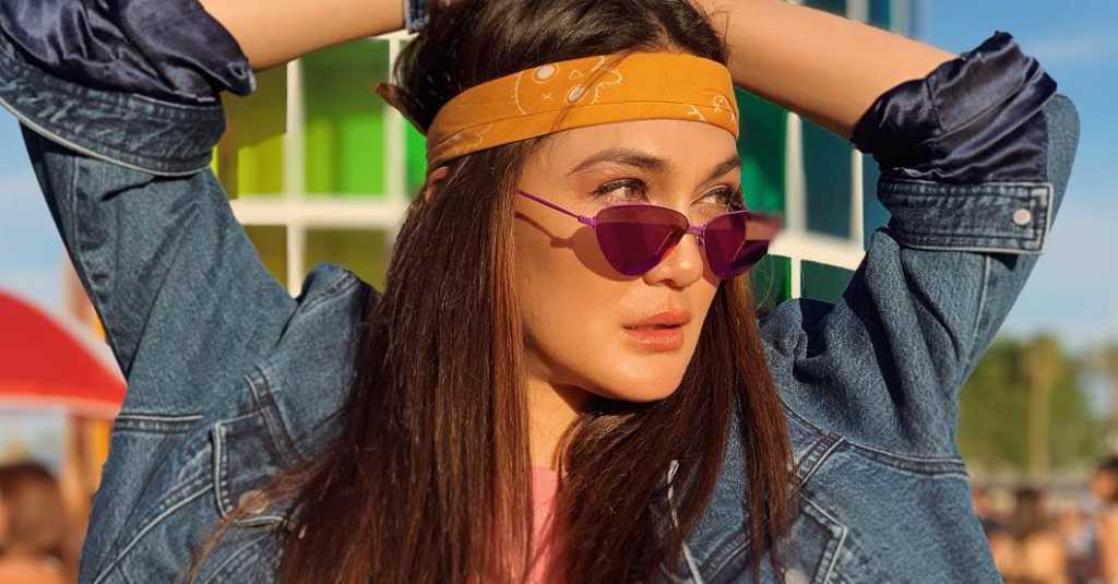 Serunya Gaya Hipster Luna Maya di Festival Coachella 2019