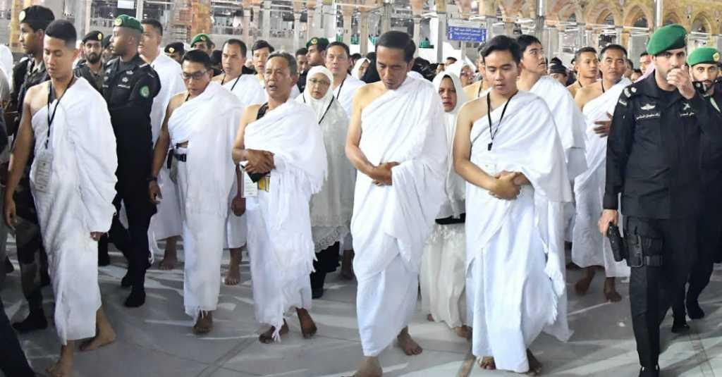 Momen Jokowi Masuk ke Dalam Kakbah saat Jalani Ibadah Umroh