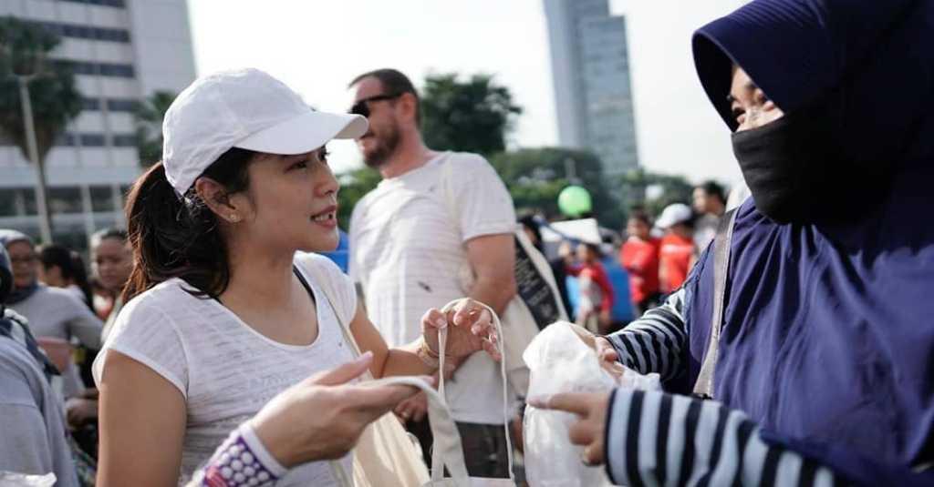 Komunitas GIDKP Ajak Dian Sastrowardoyo 'Rampok Plastik'