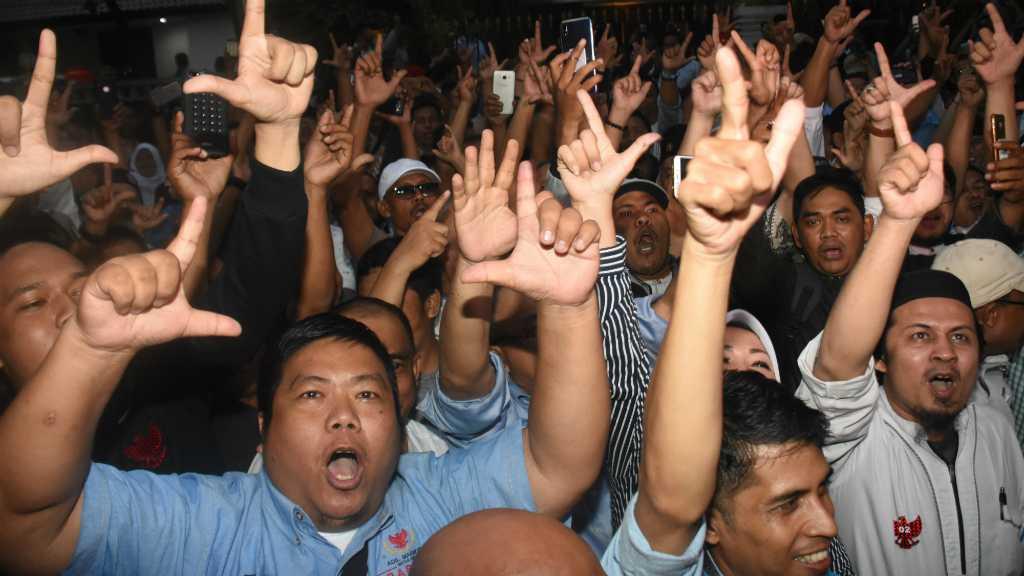Massa Pendukung Kompak Tinggalkan Kediaman Prabowo Gara-gara Ini