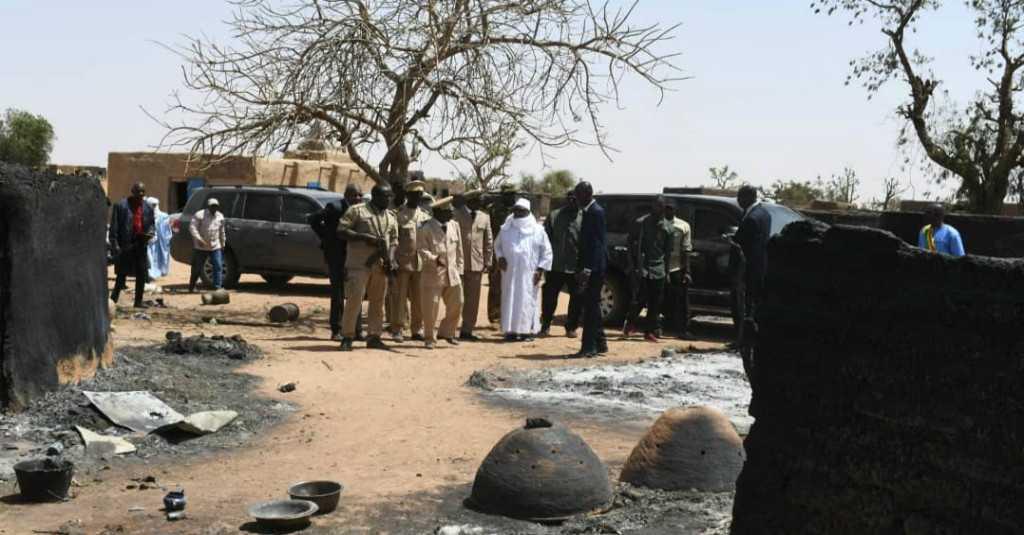 Mosi Tidak Percaya pada Pembantaian, Pemerintah Mali Mengundurkan Diri