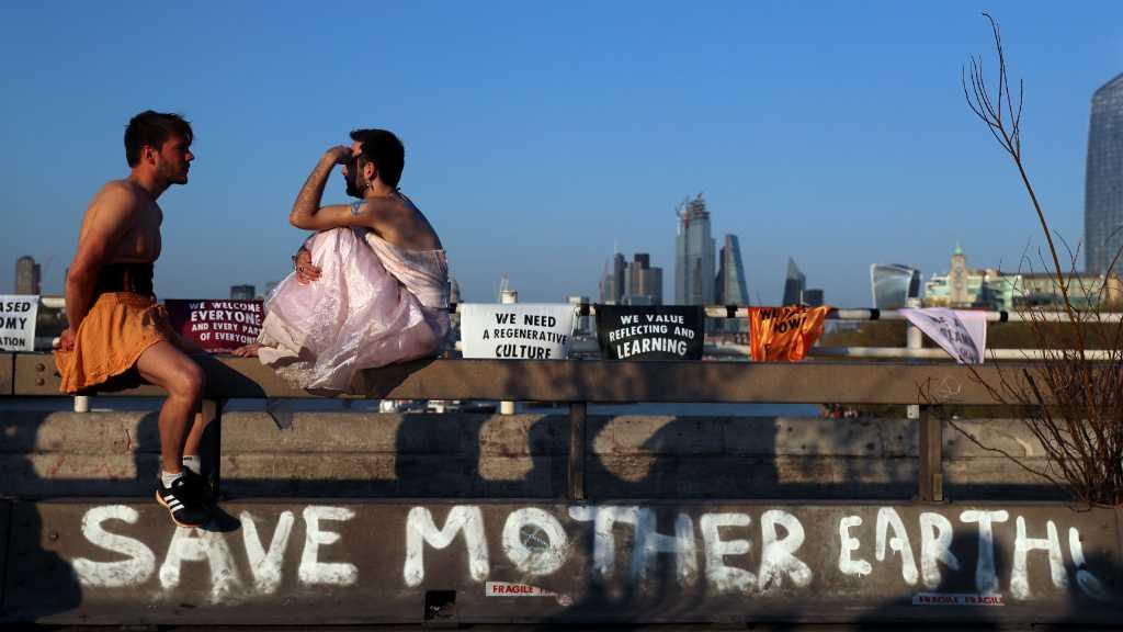 1.000 Aktivis dalam Aksi Protes Perubahan Iklim Ditahan Polisi Inggris