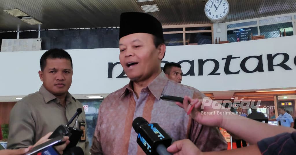 HNW Sebut Rencana Pertemuan Jokowi dan Prabowo Belum Urgen