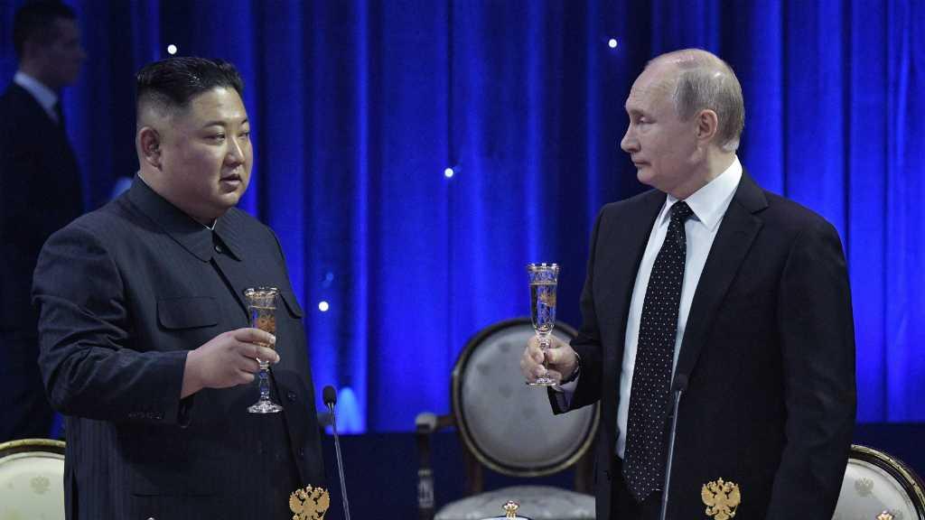Momen Keakraban Kim Jong Un dengan Vladimir Putin