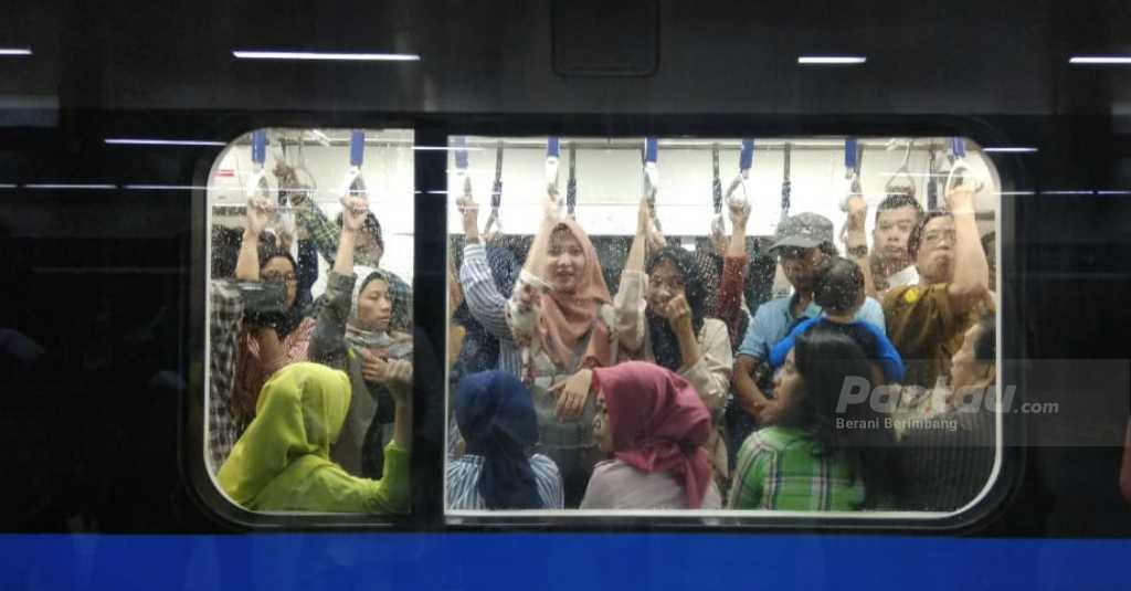 Pak Dirut... Ini Lho Celotehan Netizen Selama Sebulan MRT Beroperasi