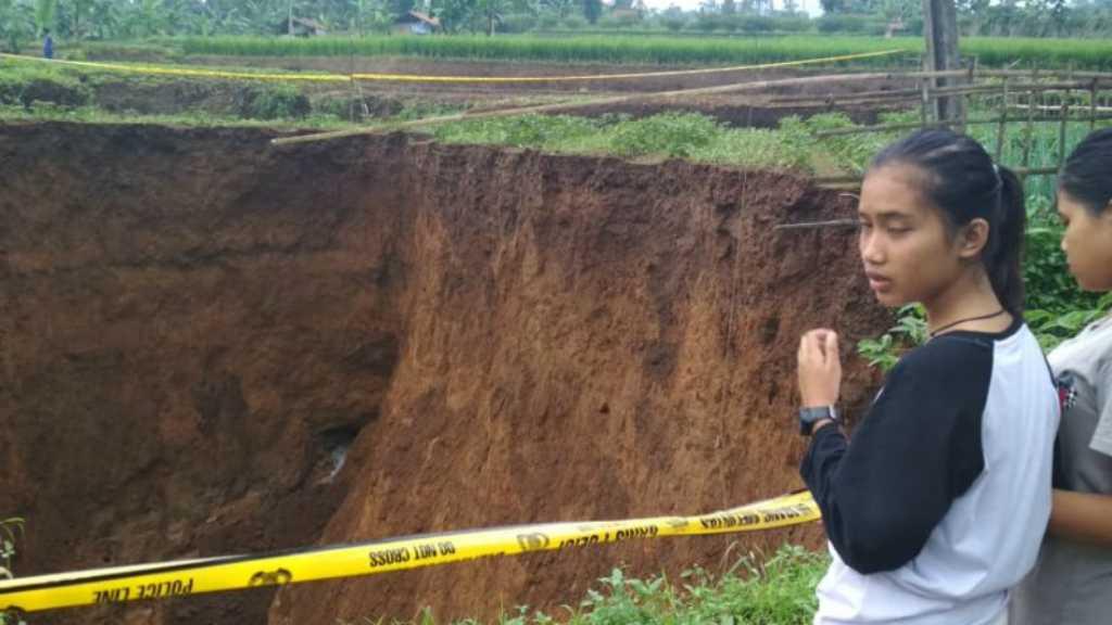 Lubang Misterius Sukabumi Membesar Jadi Berdiameter 30 Meter, Kenapa?