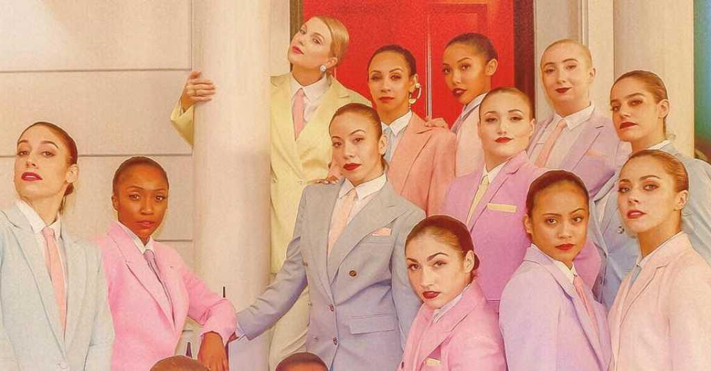 Setelan Blazer Warna Pastel Ala Taylor Swift Bakal Jadi Tren Fashion