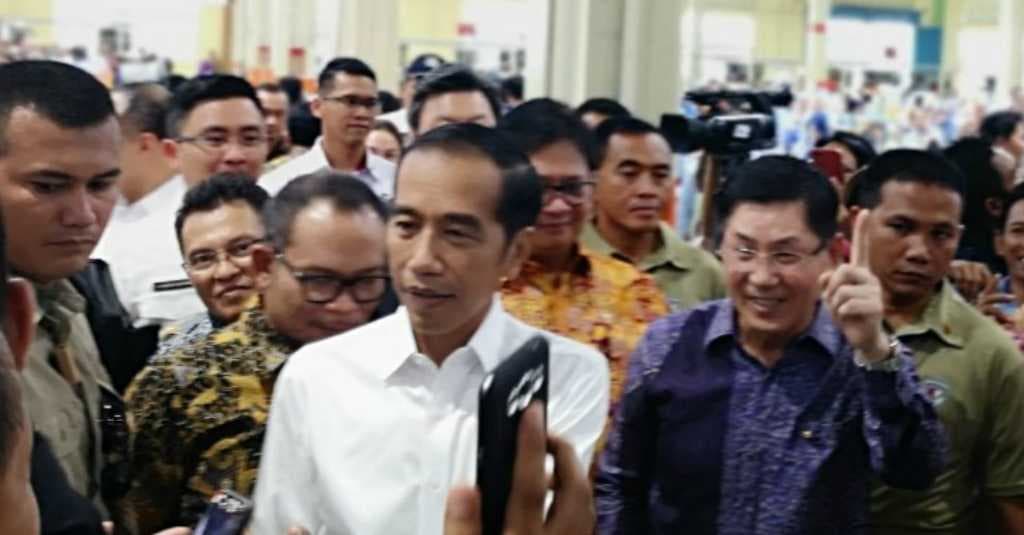 Sehari Jelang May Day, Presiden Jokowi Temui Para Buruh di Tangerang