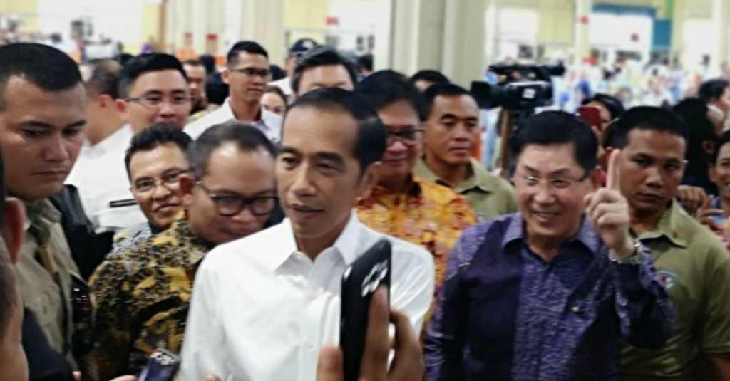 Sehari Jelang May Day, Presiden Jokowi Temui Para Buruh di Tangerang