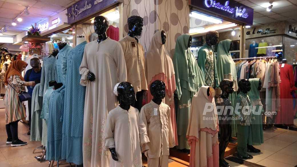 Mau Beli Baju Lebaran? Cek Harga Baju Keluarga yang Ciamik Nih