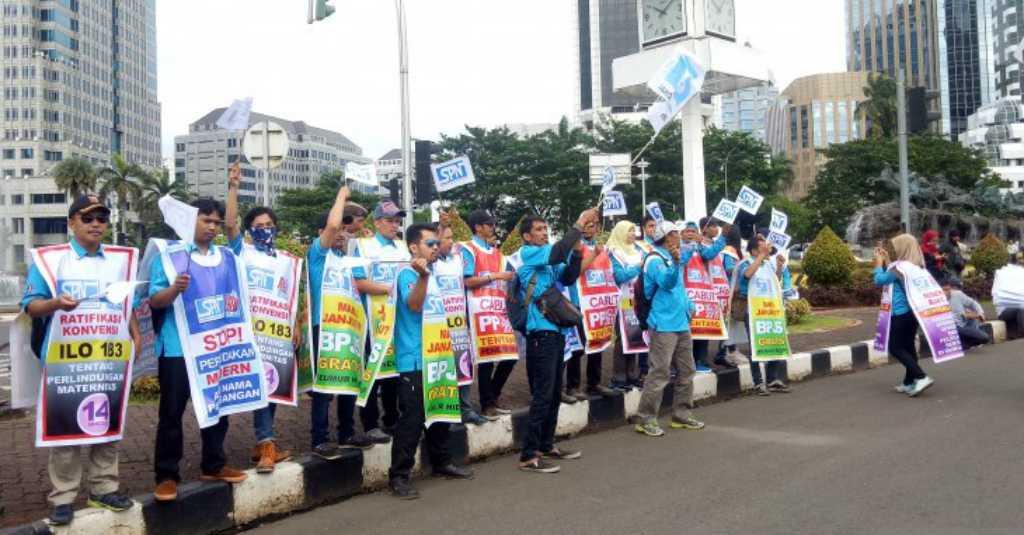Peringatan May Day, Massa Buruh Mulai Padati Kawasan Monas