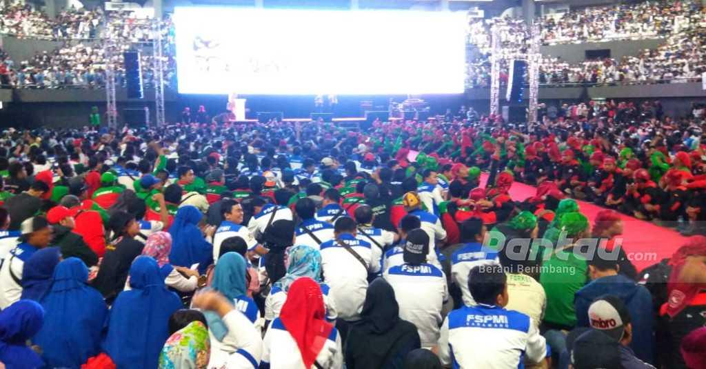 Selain Patung Kuda, Massa Buruh Mulai Padati Istora Senayan