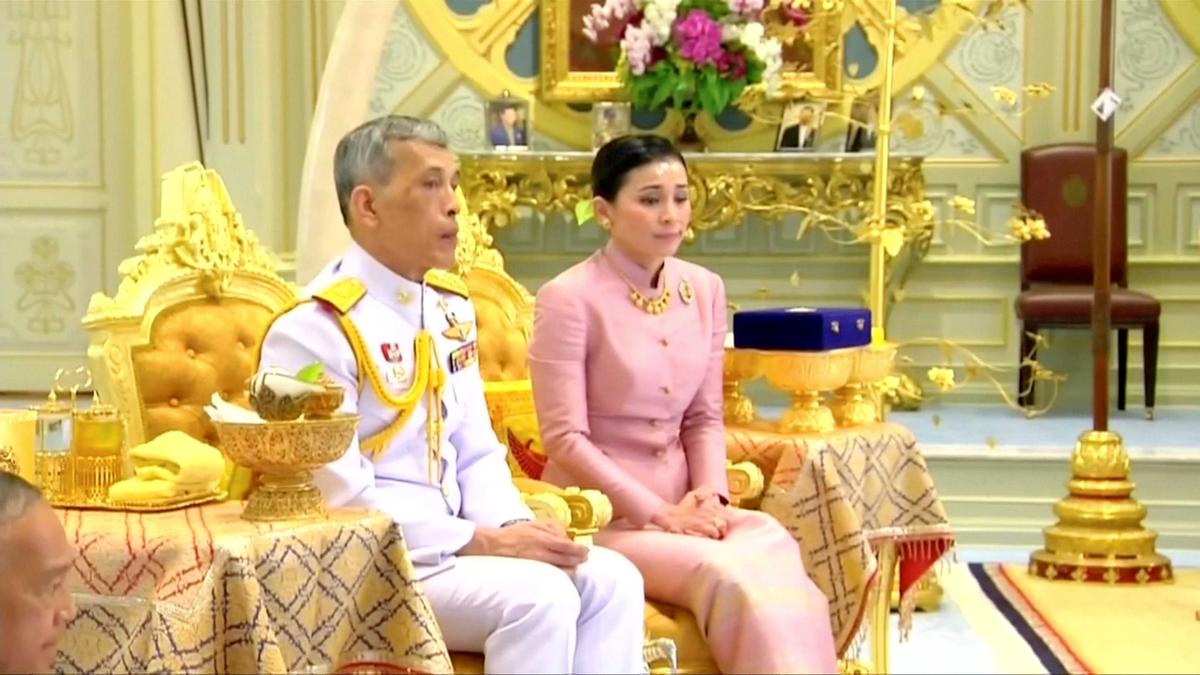 Sebelum Penobatan, Raja Thailand Vajiralongkorn Nikahi Eks Pramugari