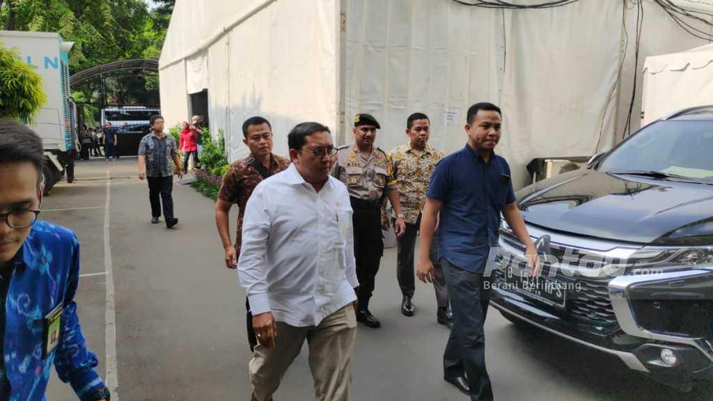 Datangi KPU, Fadli Zon Inspeksi Proses Penghitungan Suara Pemilu