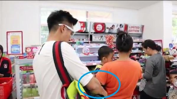Baim Wong Bikin Heboh (Lagi), Bagi-bagi Duit Segepok Buat Anak Kecil