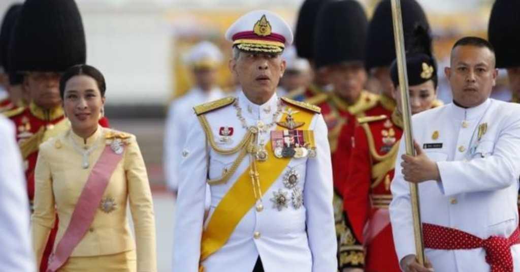Raja Thailand Maha Vajiralongkorn Ditahbiskan Sebagai Wakil Dewa