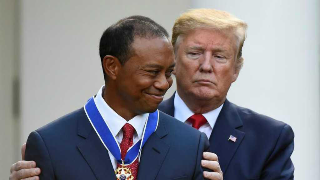 Trump Berikan Medali Penghargaan Sipil Tertinggi pada Tiger Woods