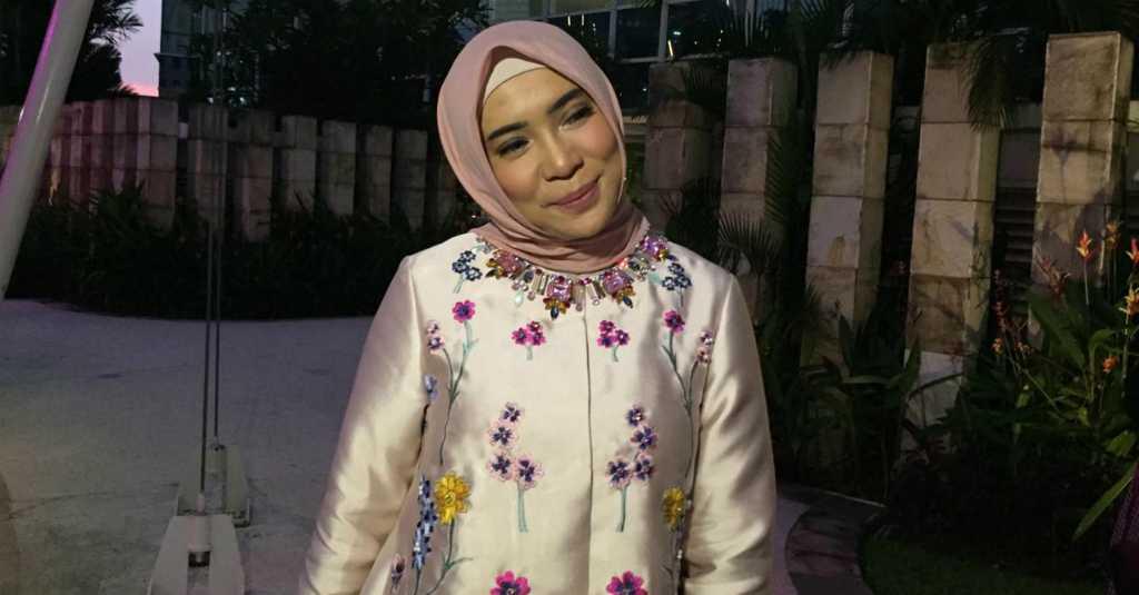 Fitri Tropica Bantah Berhijab Karena TBC