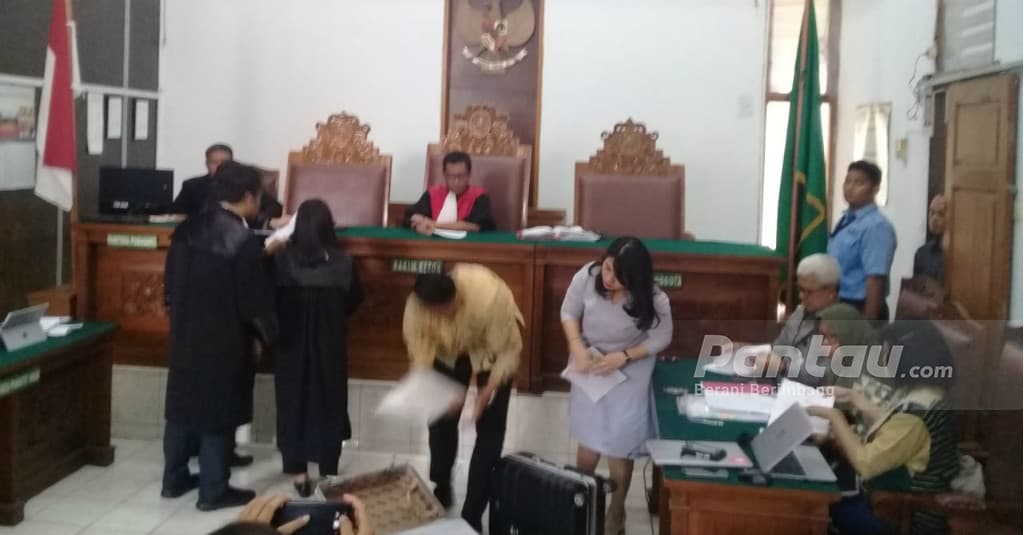 Sidang Praperadilan Romahurmuziy, KPK Sertakan 2 Koper Barang Bukti