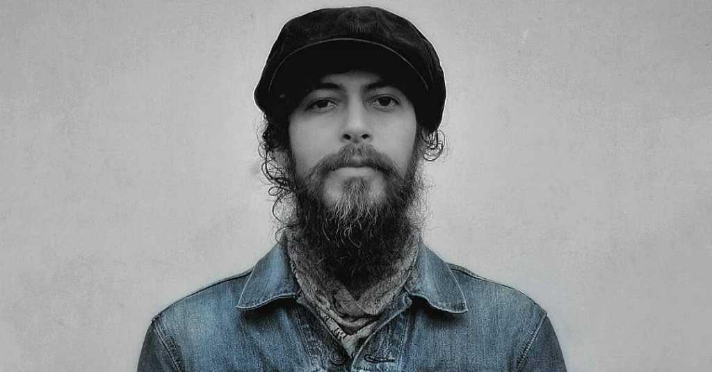 Tak Ingin Burung-burung 'Dipenjarakan', Alex Abbad Buat Rumah Burung