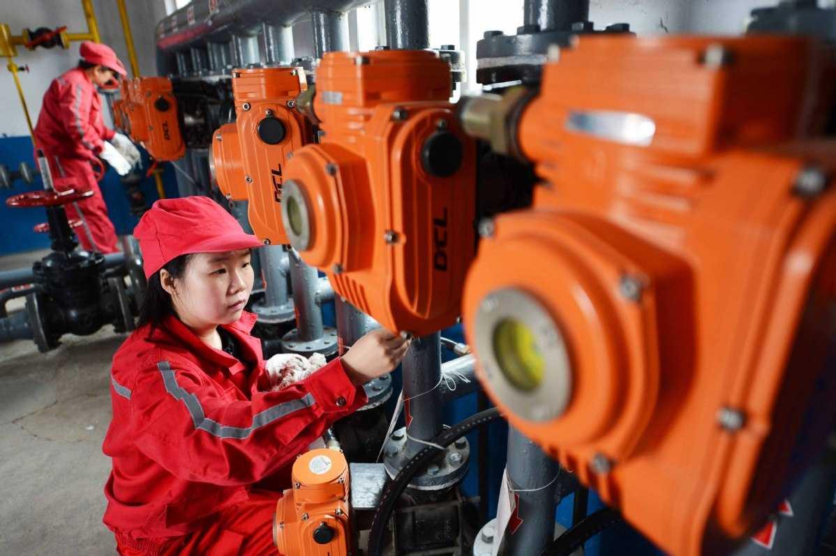 China Pangkas Harga Eceran Bensin dan Solar