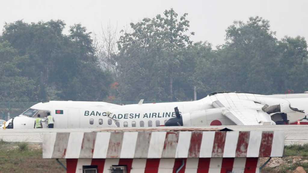 Nyaris, Pilot Myanmar Ini Berhasil Daratkan Pesawat Tanpa Roda Depan