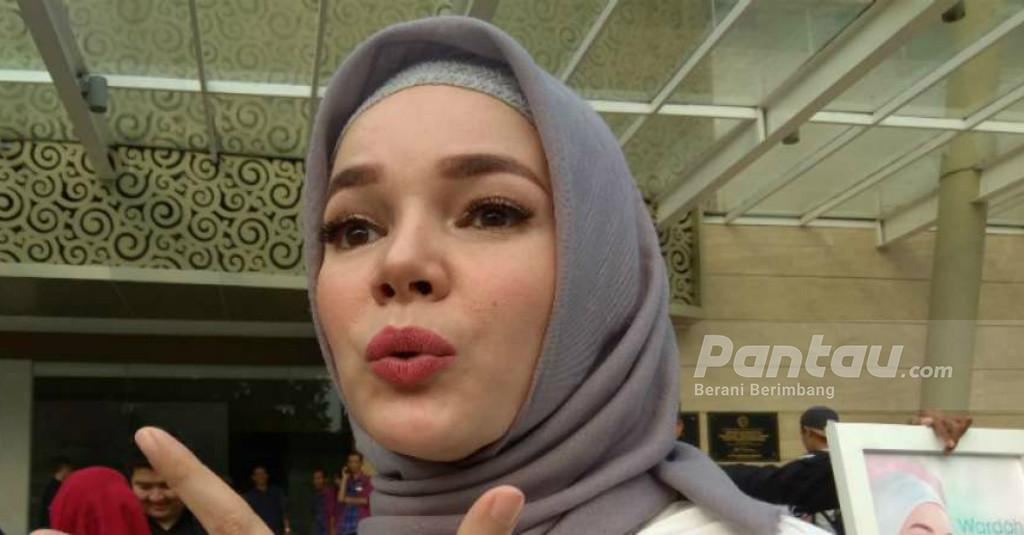 Dewi Sandra Hilangkan 'Sihir' di Bulan Ramadhan dengan 7 Kurma