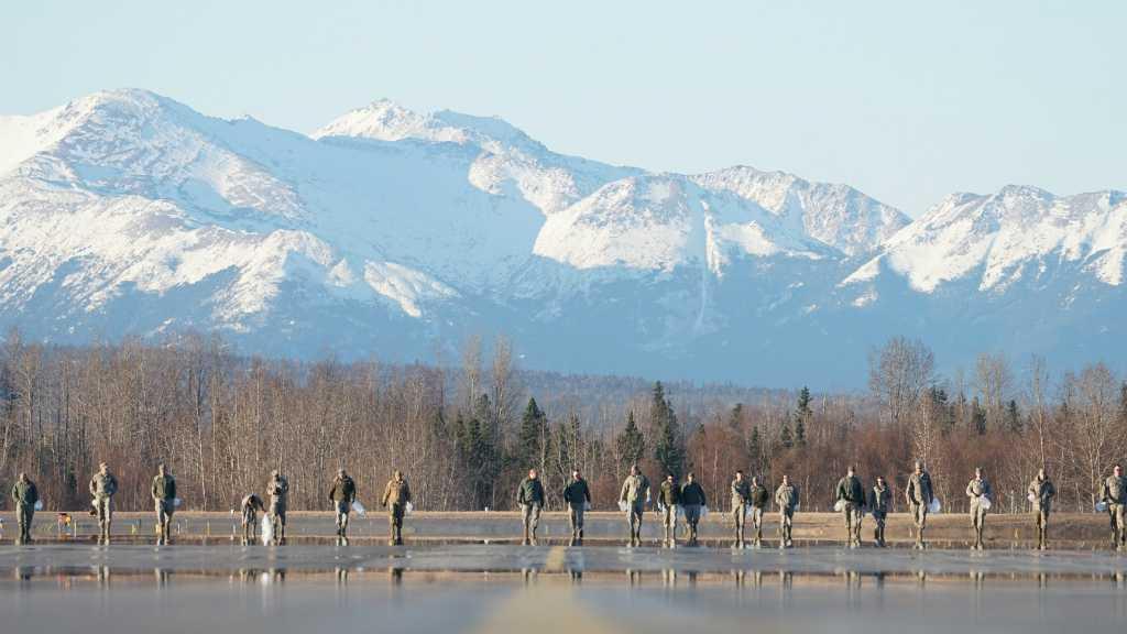 Horor! Dua Pesawat Tabrakan di Alaska, 3 Awak Kapal Hilang