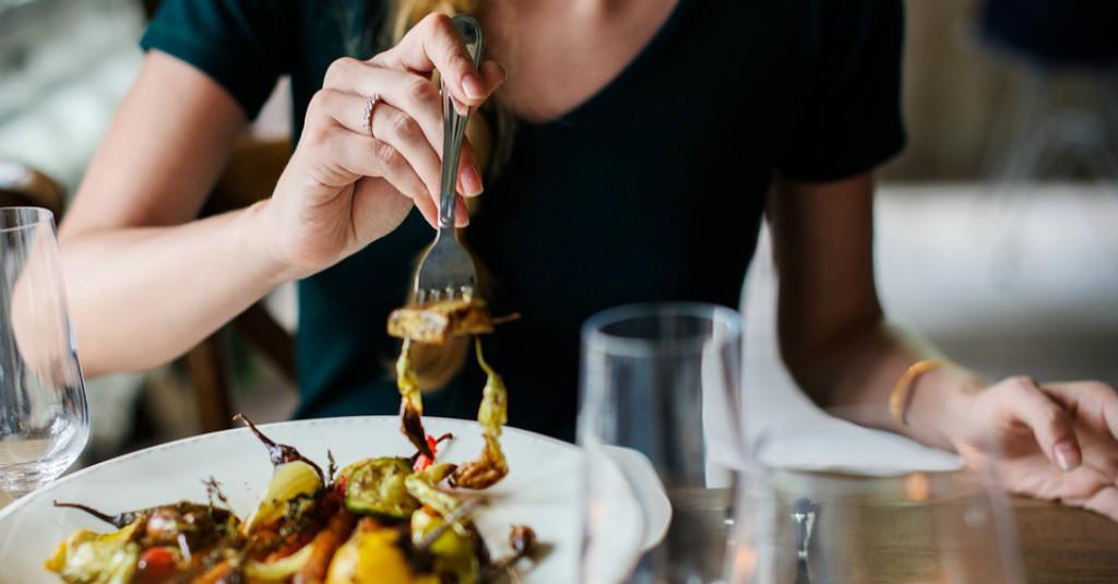 5 Kiat Terhindar dari Rasa 'Kalap' Saat Berbuka Puasa