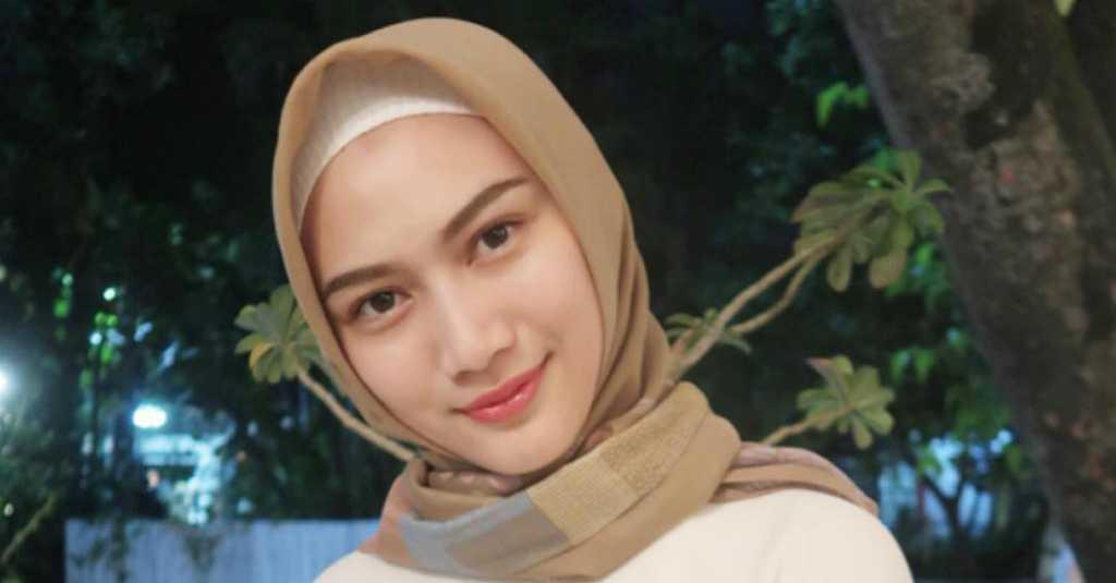 Tiket Pesawat Mahal, Melody Siap Protes Jika Tak Masuk Akal