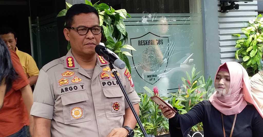 Meski Ditahan, Eggi Sudjana Kekeh Tolak Tanda Tangan Surat Penahanan